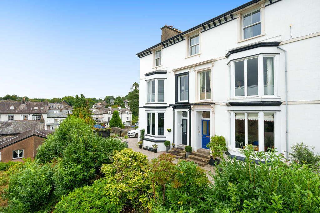 2-bed flat on 1C Lake View Villas, Bowness On Windermere, LA23 3BP, £365,000