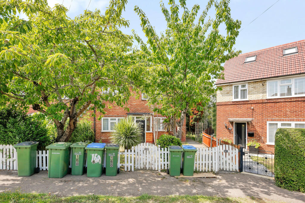 2-bed flat on Gavestone Road, SE12, £260,000