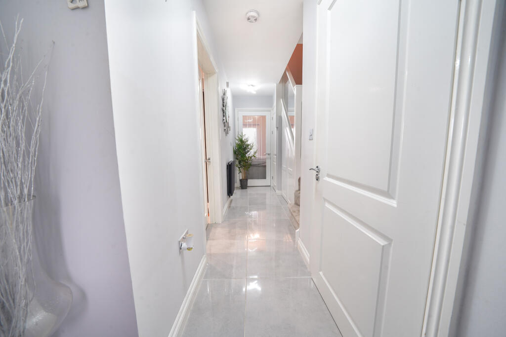 House in Pontardawe, Neath Port Talbot - View 3