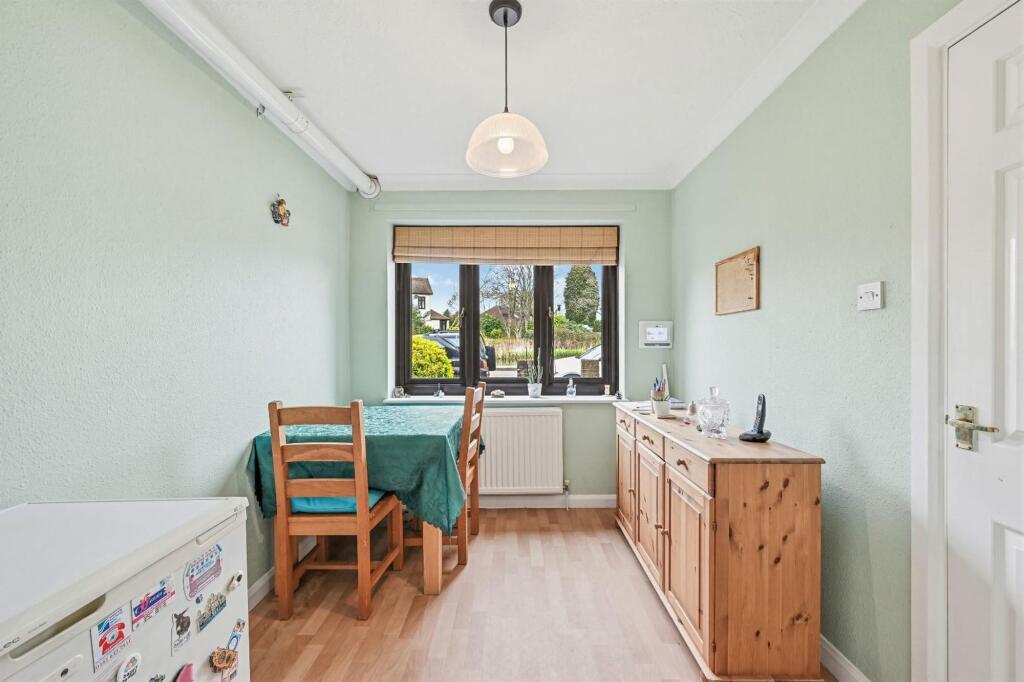 House in Reigate and Banstead, Walton On The Hill - View 5