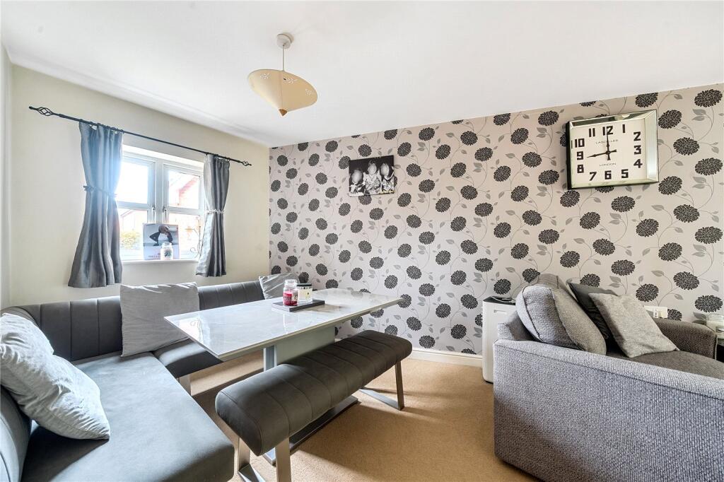 Songbird Close, Shinfield, Reading, RG2 photo 3
