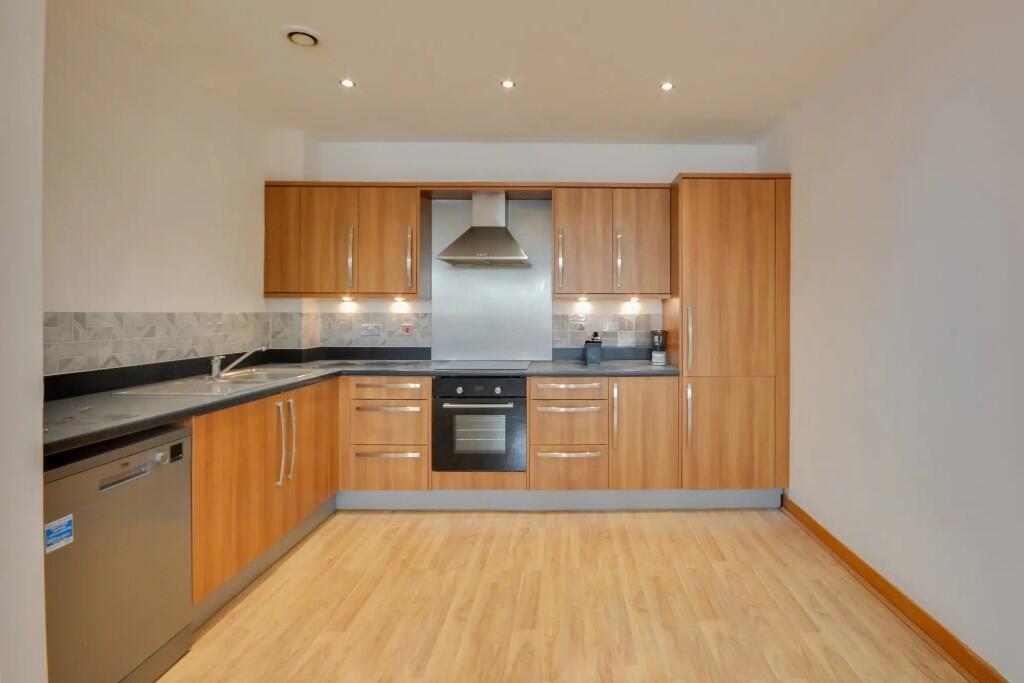 Apartment in Wirral, Liverpool City Region - View 4