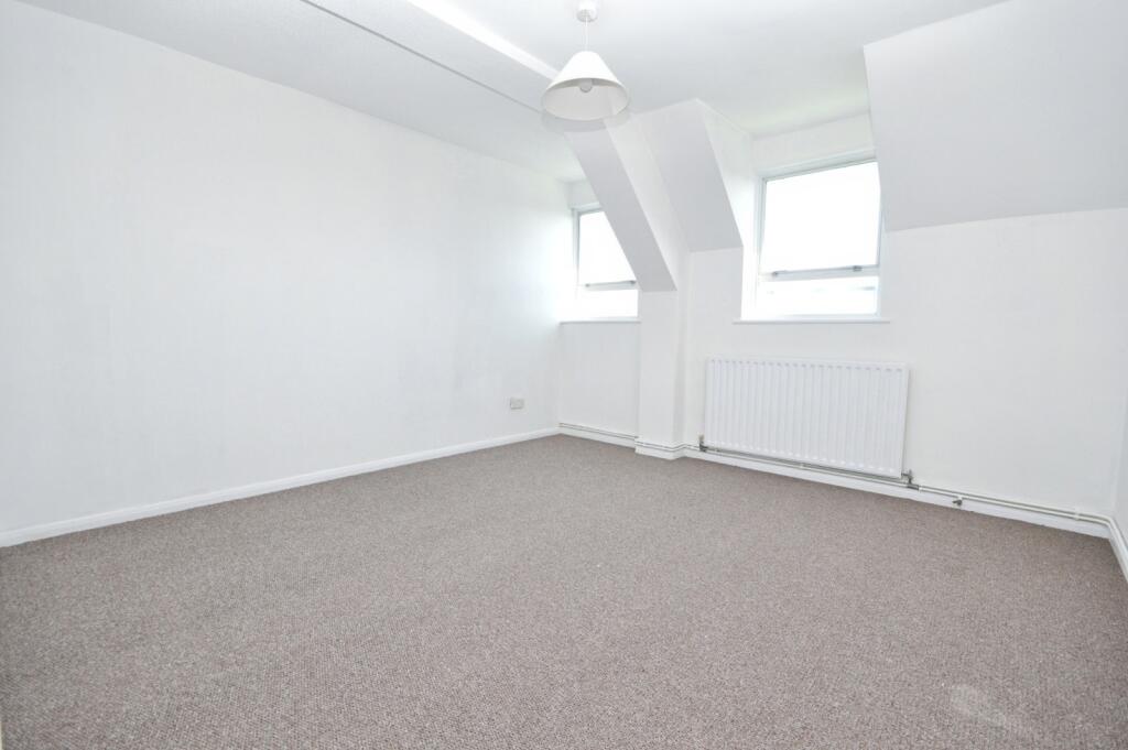 Apartment in Whitton, Whitton High Street - View 4