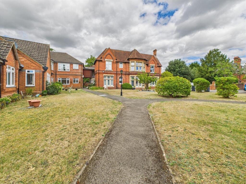 1-bed house on Tilehurst Road, Reading, £110,000