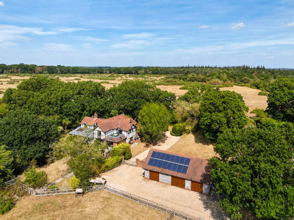 Main image of property: Tiptoe Road, Wootton, BH25