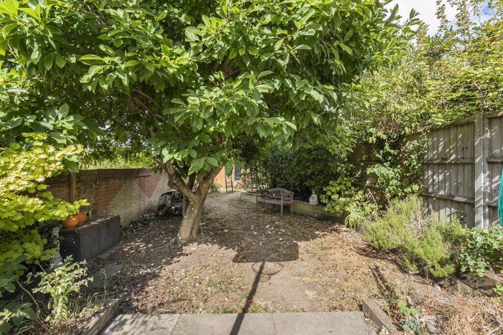 House in Guildford - View 4