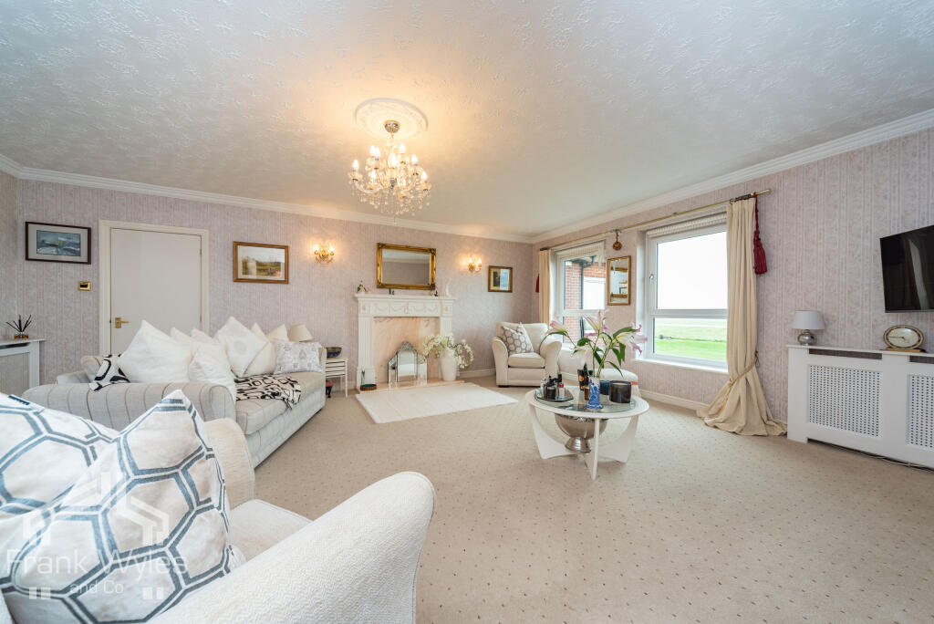 12, Glengarry, 32 East Beach, Lytham, Lancashire photo 2