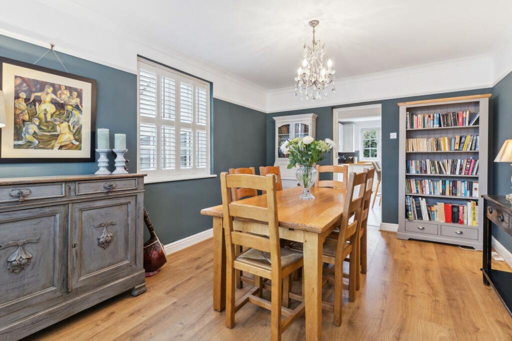 House in Hertsmere, Hertfordshire - More