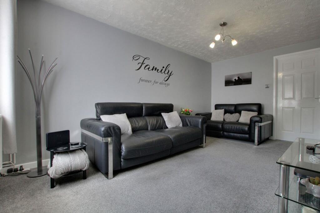 Winter Folly, Laindon, SS15 photo 2