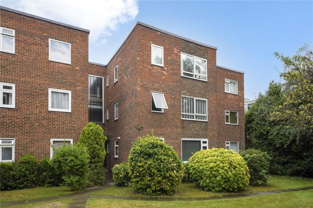 Main image of property: Pottersfield, Lincoln Road, Enfield, EN1