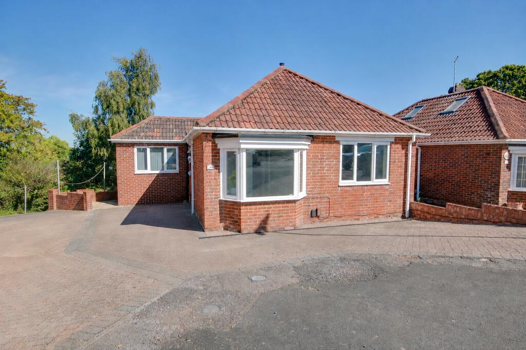 Main image of property: MIDANBURY! NO FORWARD CHAIN! RECENTLY REFRESHED! VIEWS ACROSS SOUTHAMPTON!