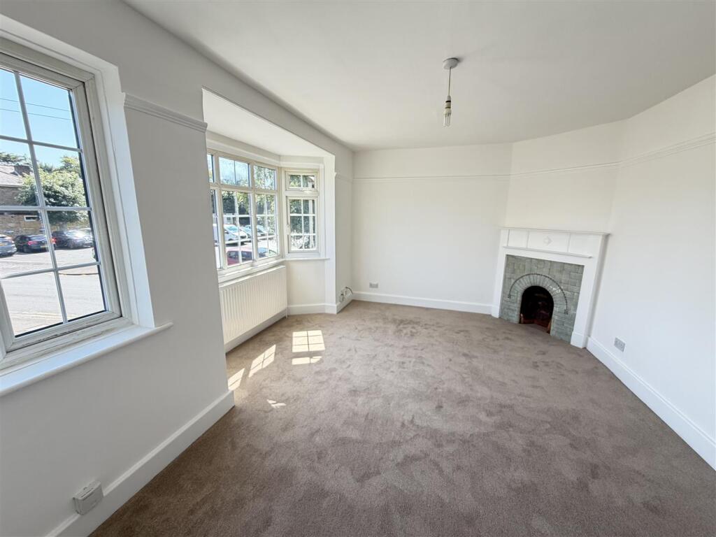 Apartment in Mole Valley, Ashtead Park - View 4