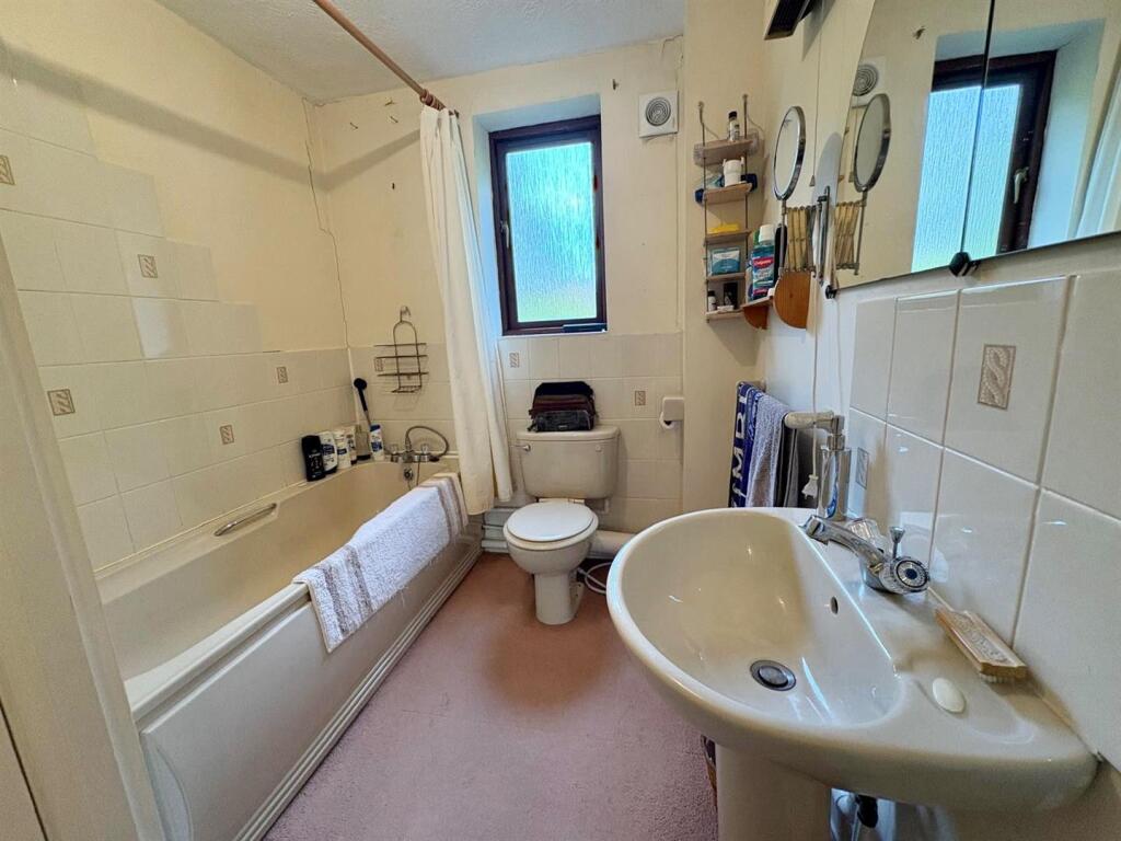 Apartment in Guildford - View 3