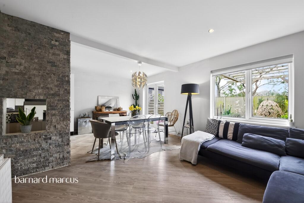 House in London, Oakleigh Park, Whetstone - View 2