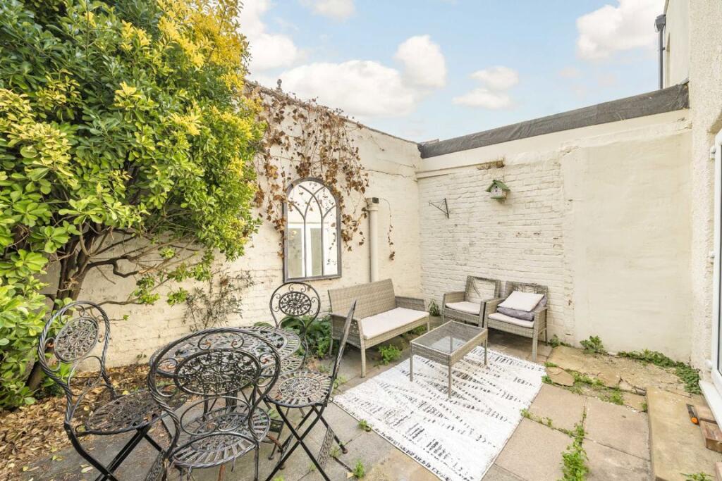 House in London - View 5