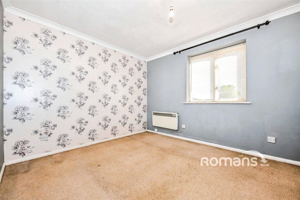 Ascot Court, Aldershot, Hampshire photo 4