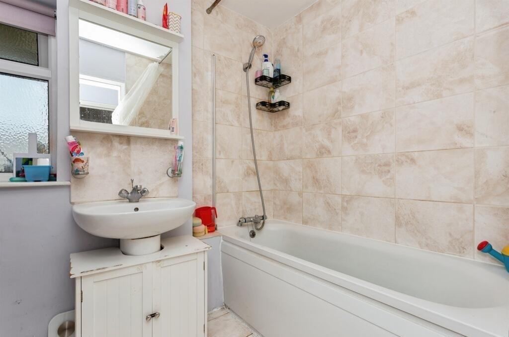 Apartment in Watford - More