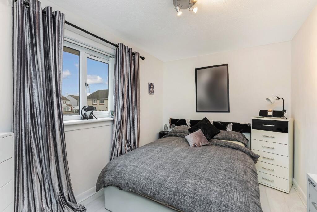 House in Renfrew, Victory Gardens, Dean Park - View 6