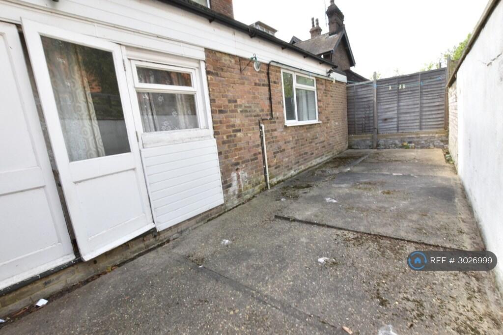 Apartment in Luton - View 5
