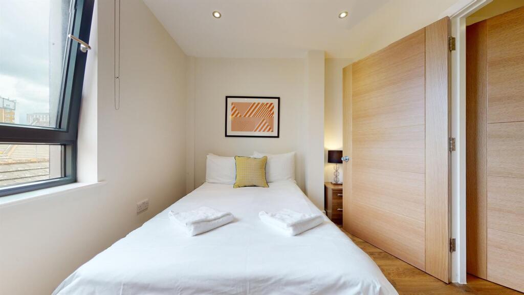 Apartment in London, East Smithfield, Whitechapel - More