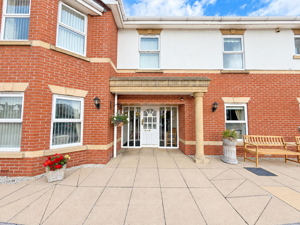 Apartment in Southport, Marshside - View 2