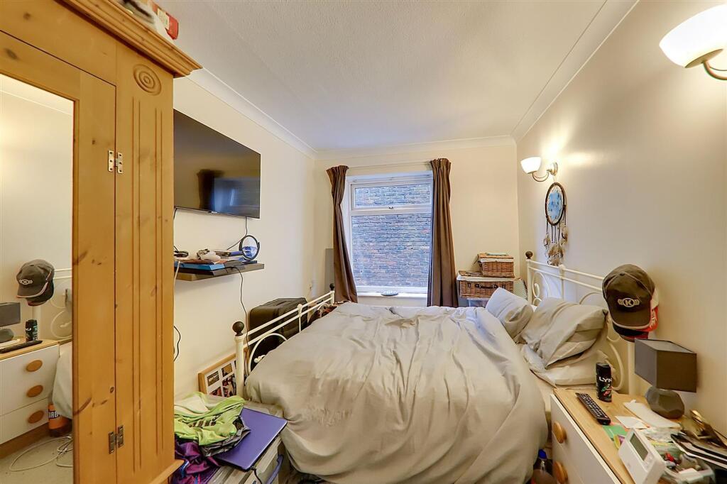 Apartment in Brighton - View 4