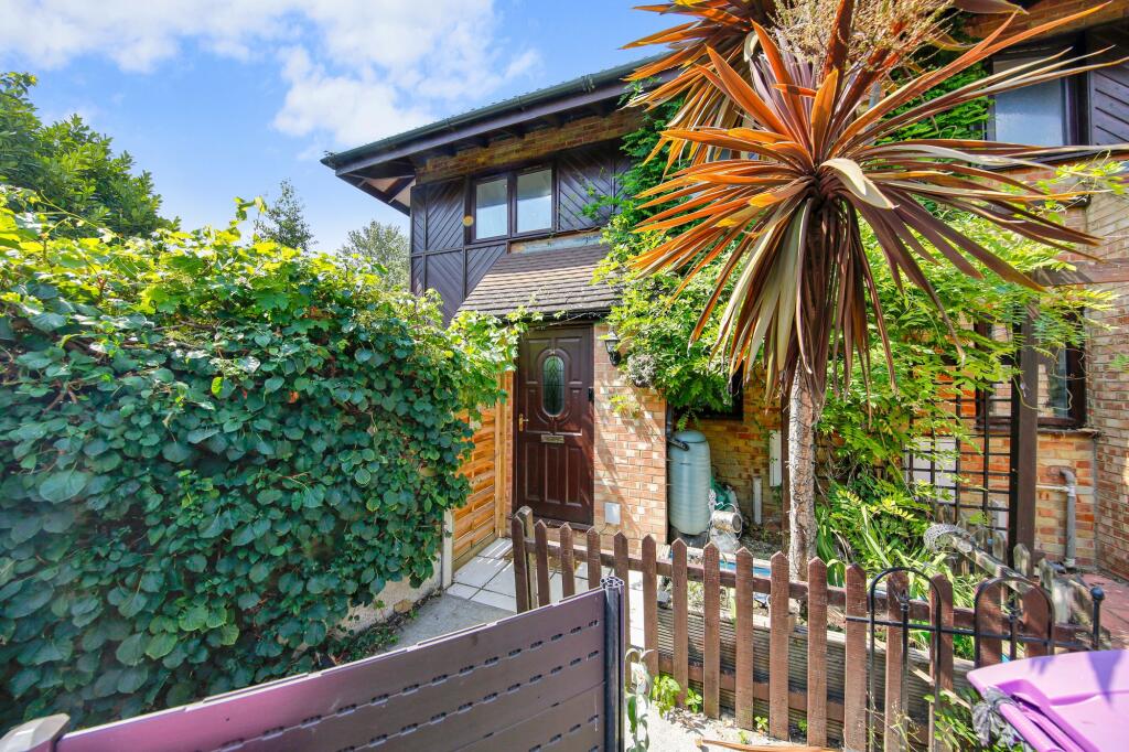 Main image of property: Friars Mead, London, E14