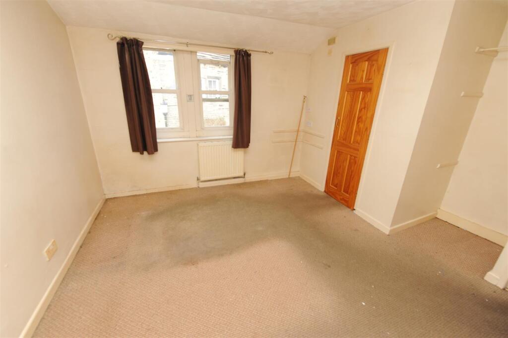 House in Bradford, Thackley End, Idle - View 5