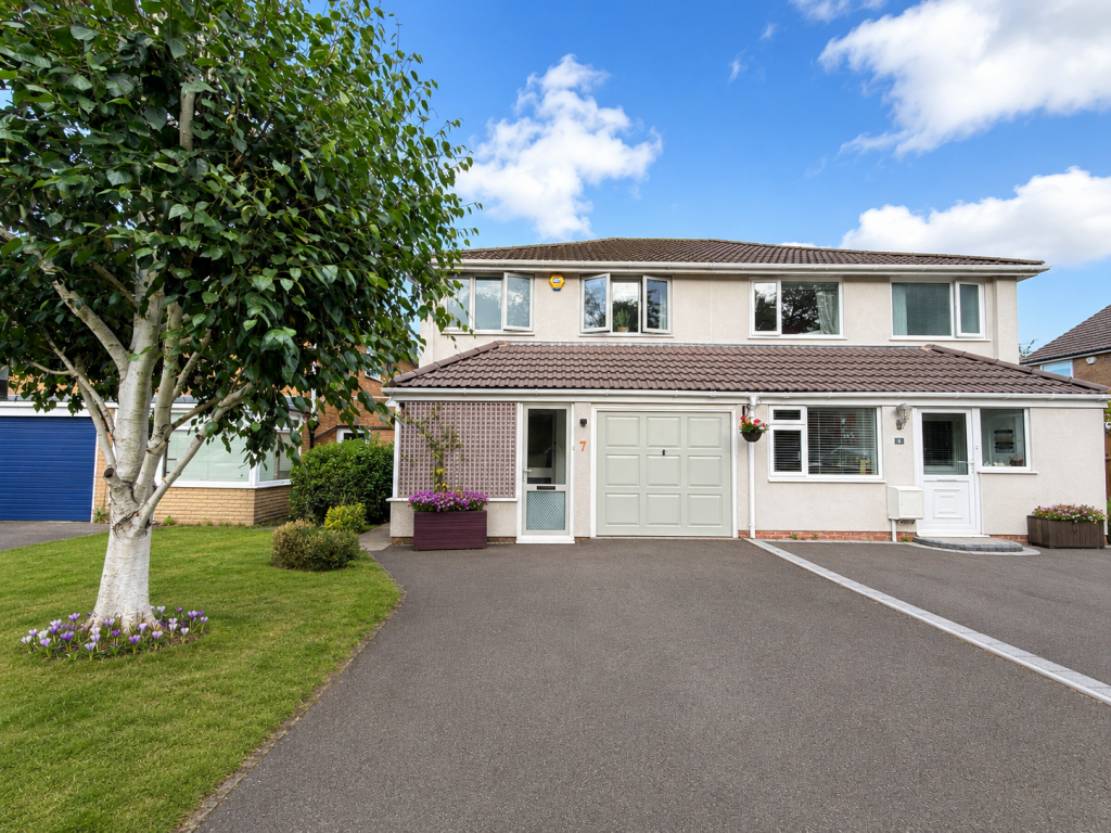 Main image of property: School Drive, Wythall, B47 6EJ