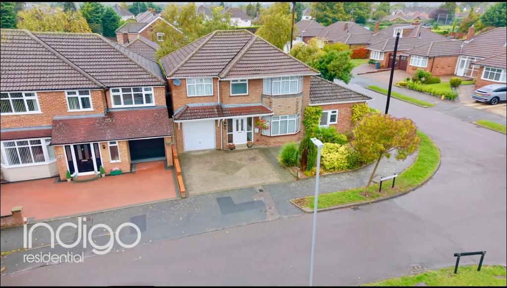 5-bed detached on Hillview Crescent, Warden Hills, Luton, Bedfordshire, LU2 7AA, £750,000