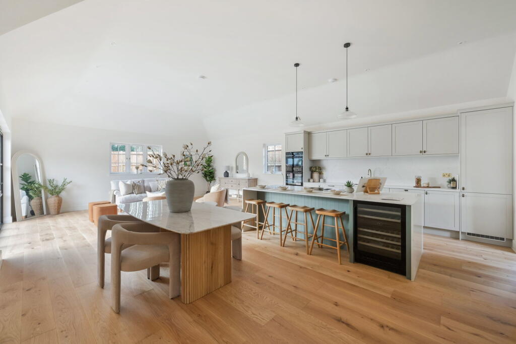House in Mole Valley, Charlwood - View 3