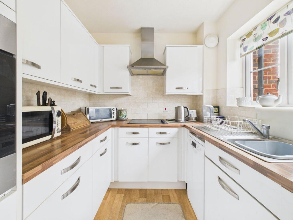 Cambridge Lodge, 10, Southey Road, Worthing, BN11 3HT photo 4