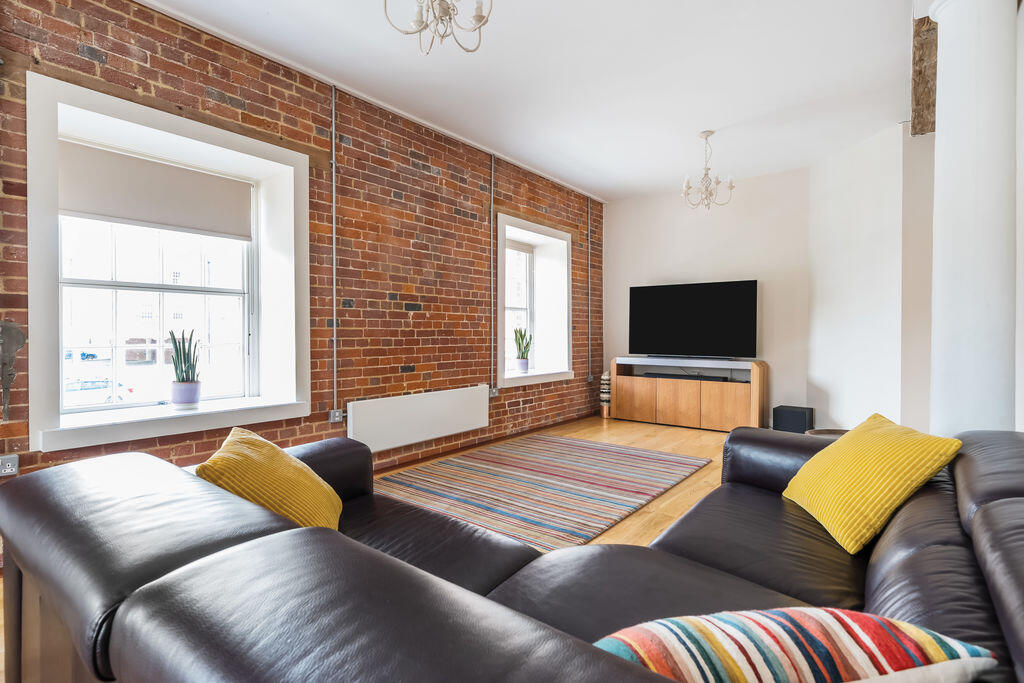 Apartment in Gosport, Hampshire - View 3