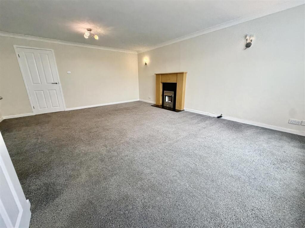 House in Leeds, Kippax - View 4