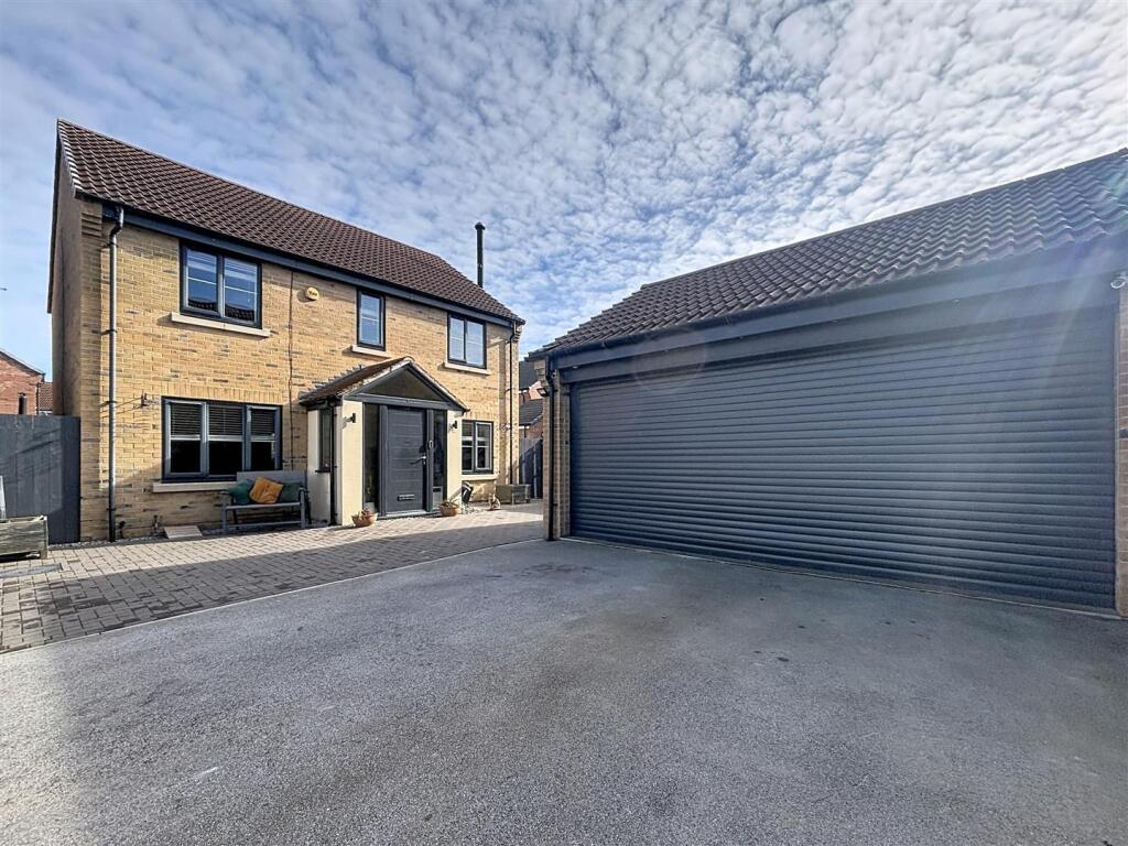 Main image of property: Avocet Close, Hornsea