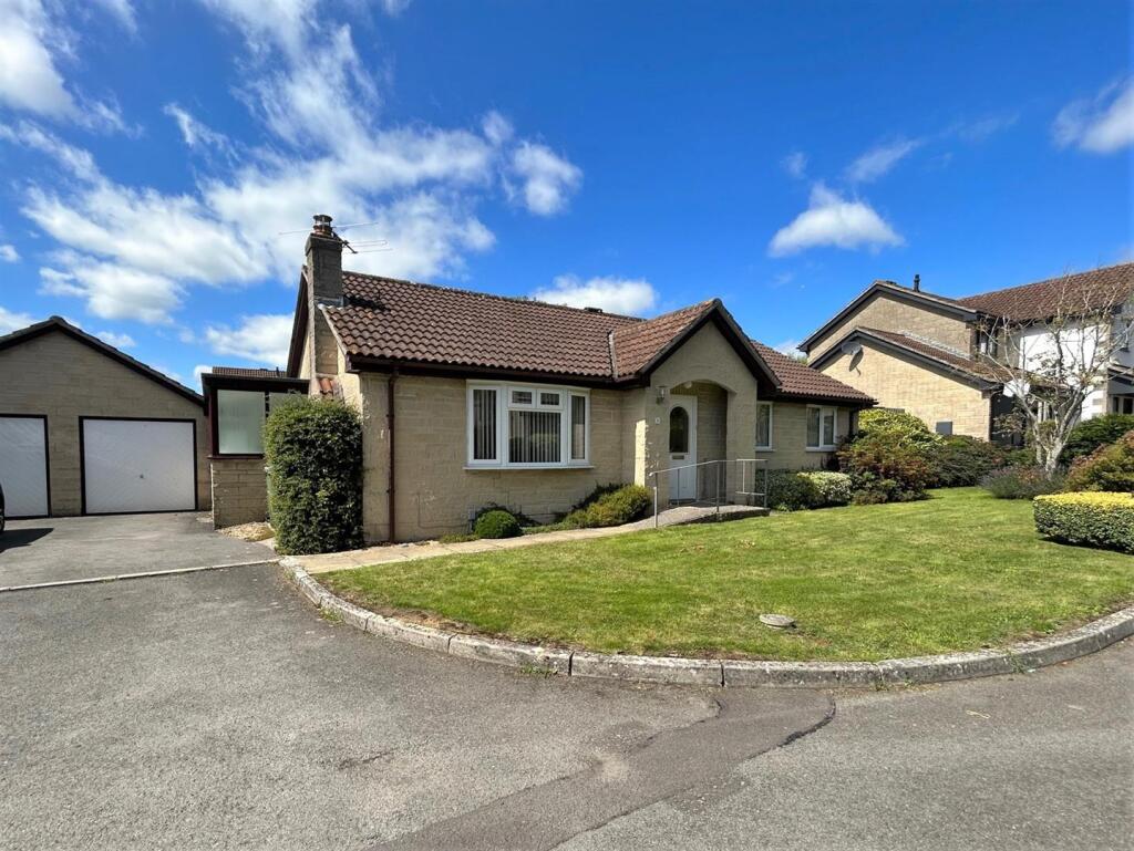 3-bed detached on Wainwright Drive, Frome, £450,000