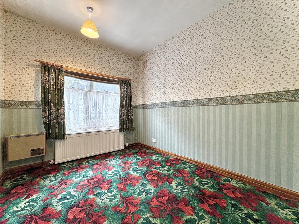House in Wolverhampton, Ettingshall Park - More