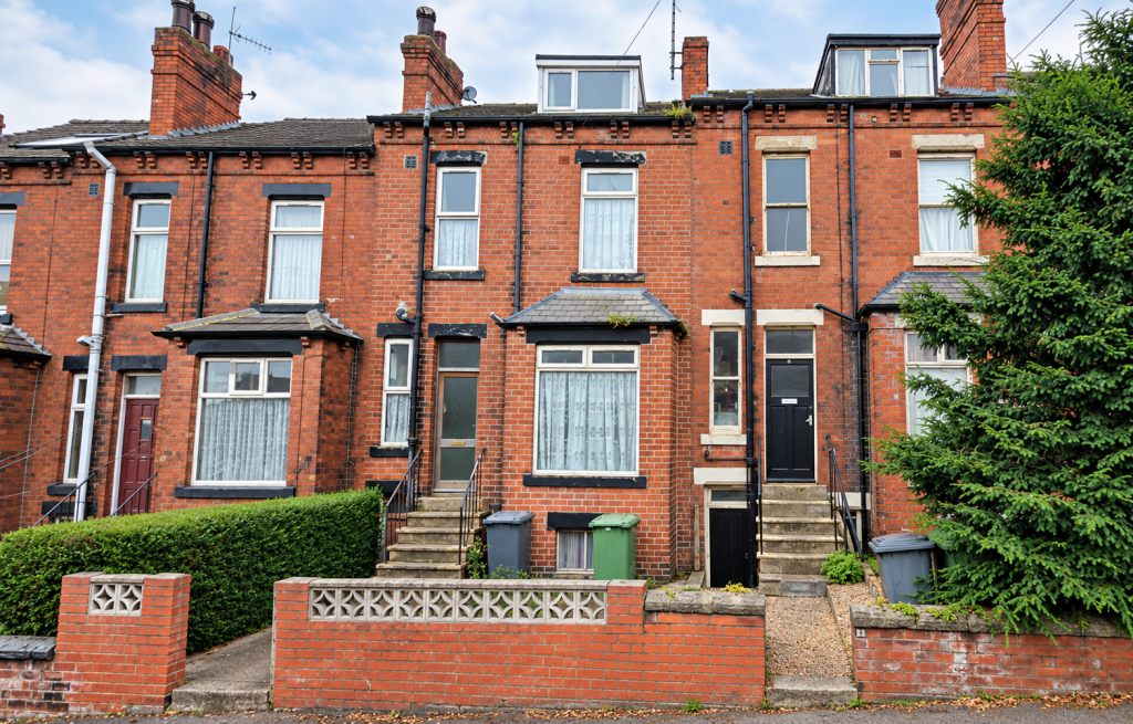 2-bed terraced on 9 Pasture View, Leeds, LS12 3NA, £37,000