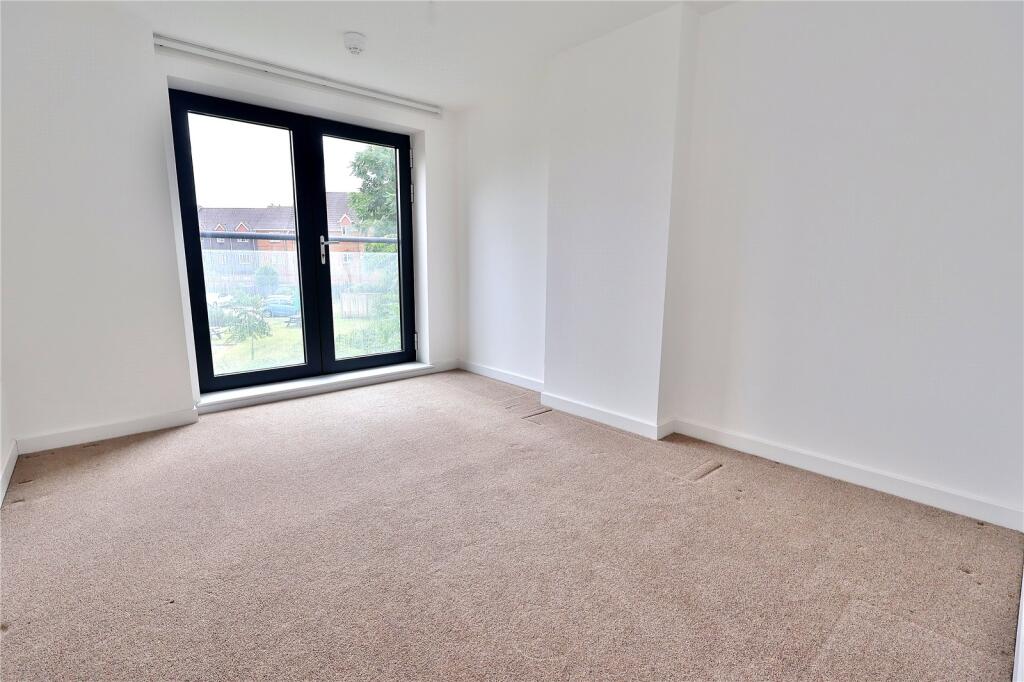 Guildford Road, Woking, Surrey, GU22 photo 4