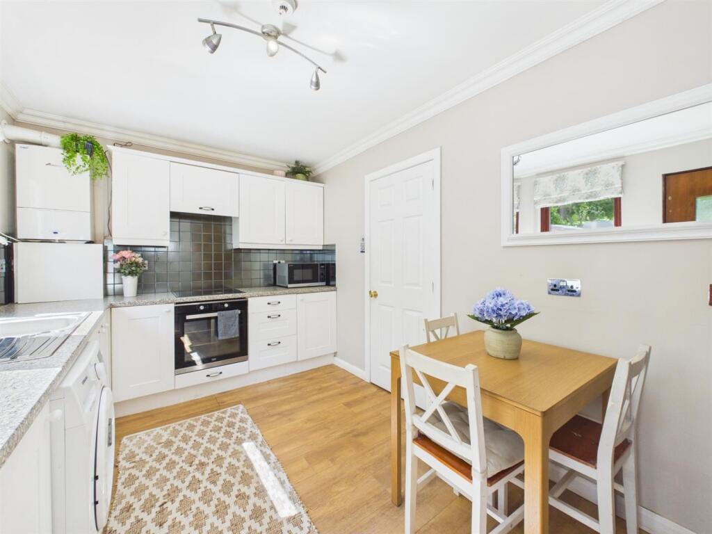 7 Renfrew Drive, Perth, PH1 2UB photo 4
