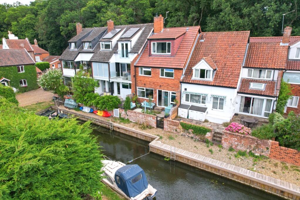 Main image of property: Coltishall