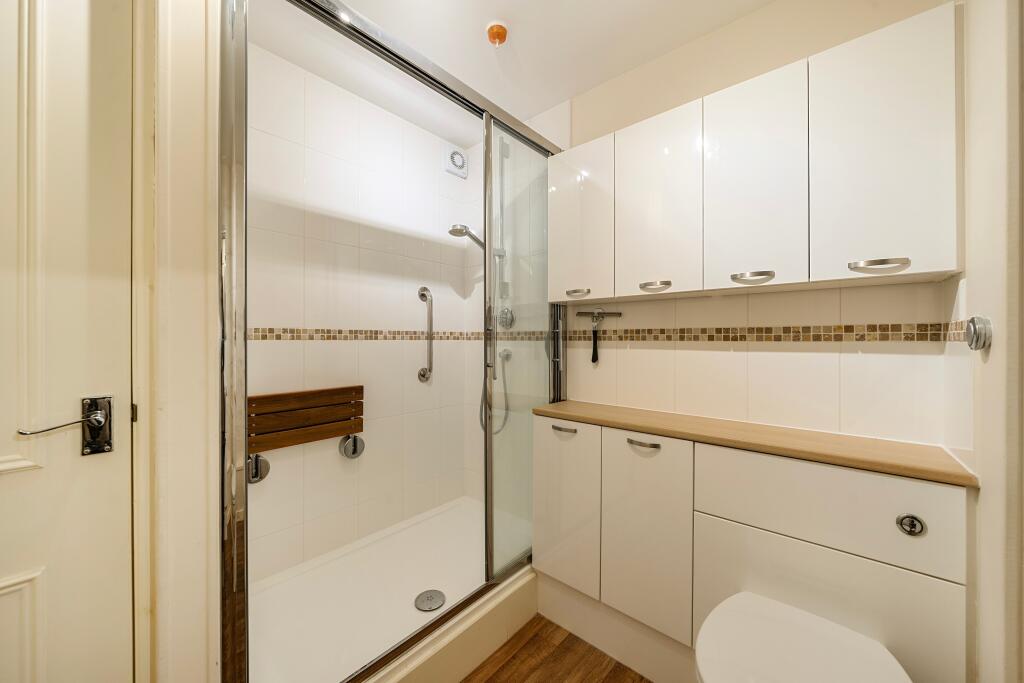 Abbey Close, Elmbridge Village, Cranleigh, GU6 photo 5