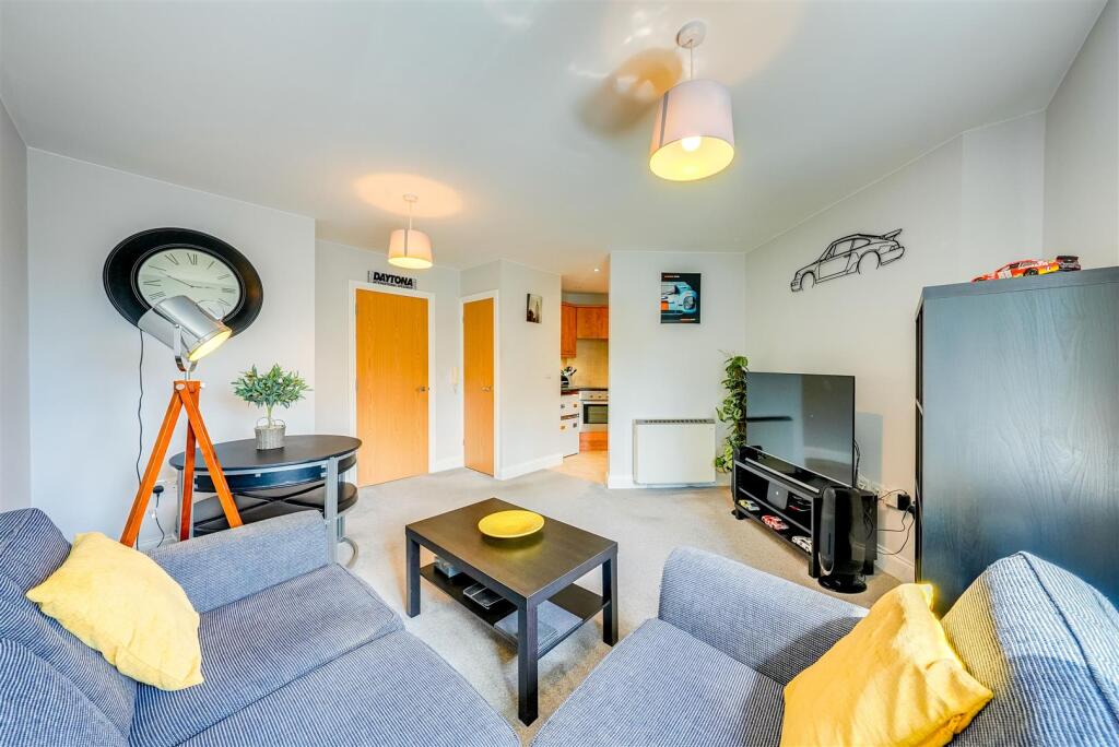 Westerham Drive, Sidcup - View 5