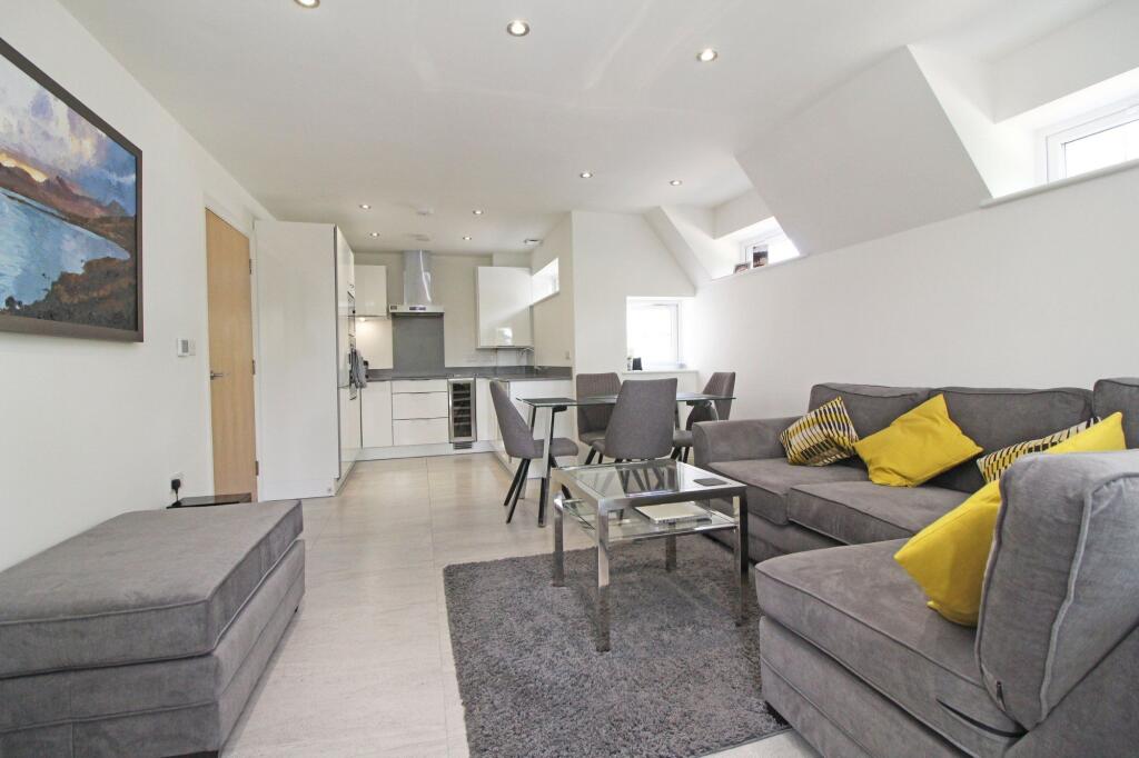 Apartment in Cardiff, Danescourt, Llandaff - View 2