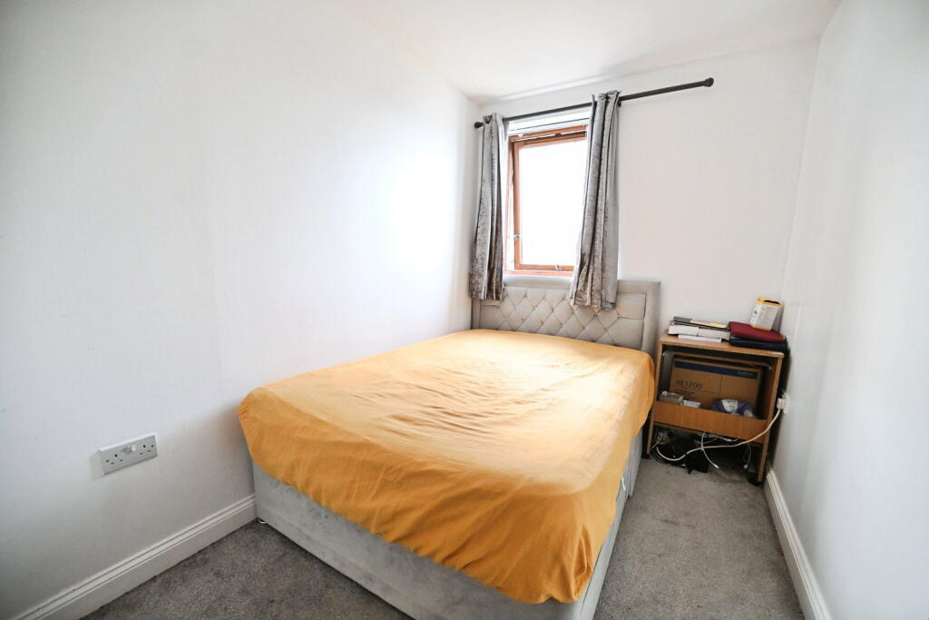 Apartment in Dartford, Swanscombe and Greenhithe - View 4