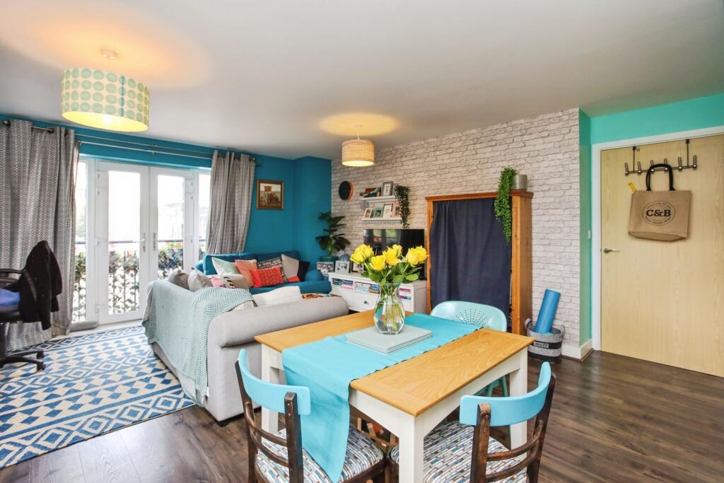 Apartment in Tonbridge and Malling, Kent - View 4