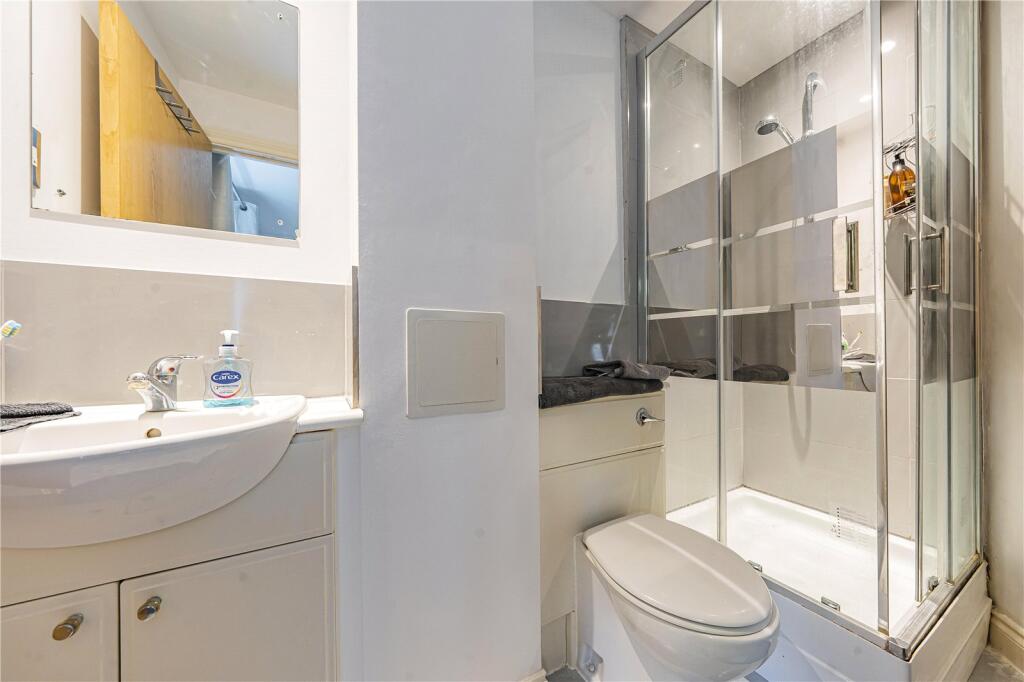 Apartment in Twickenham - More