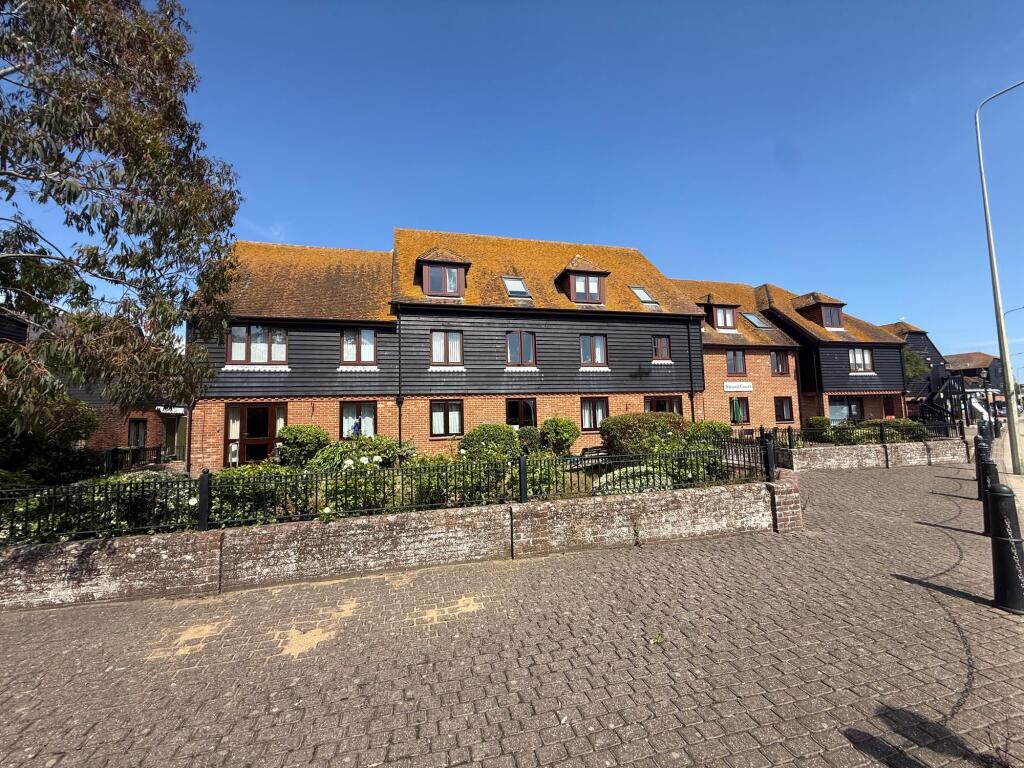 1-bed flat on Strand Quay, Strand Court Strand Quay, TN31, £155,000