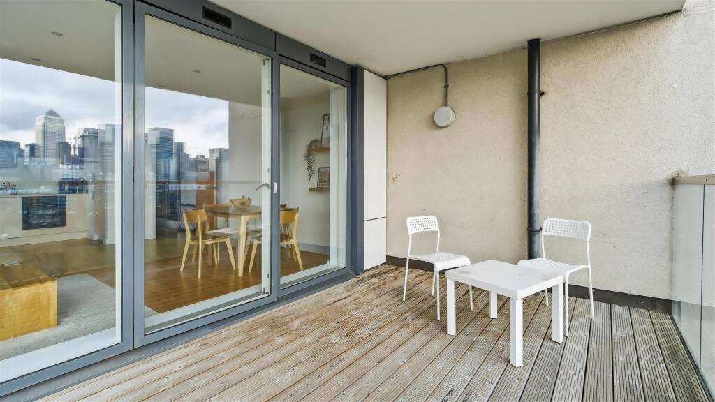 Apartment in London, Silver Wharf, Poplar - View 3