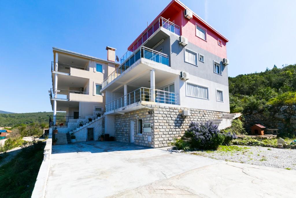 Main image of property: Lustica